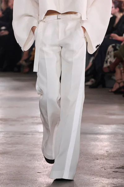 Look 100